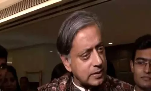 Tharoor ने सौर ऊर्जा में चीन के आक्रामक नेतृत्व की सराहना की