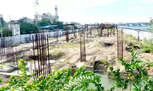 एर्नाकुलम जंक्शन और टाउन रेलवे स्टेशन का नवीनीकरण; इंतज़ार लंबा है एर्नाकुलम जंक्शन और टाउन रेलवे स्टेशन का नवीनीकरण; इंतज़ार लंबा है