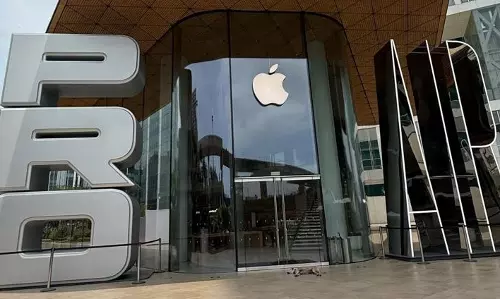 iPhone 17 की बिक्री शुरू, Apple स्टोर के बाहर लगी लंबी कतारें