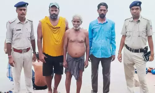 Barrackpore: समय पर बचाई बुजुर्ग की जान