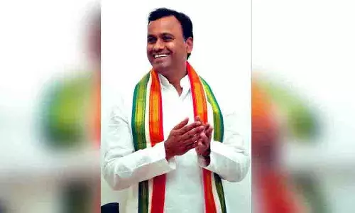 कोमाटिरेड्डी राजगोपाल रेड्डी ने महबूबनगर MLA के विधायकों को अधिक धनराशि देने के आह्वान का समर्थन किया कोमाटिरेड्डी राजगोपाल रेड्डी ने महबूबनगर MLA के विधायकों को अधिक धनराशि देने के आह्वान का समर्थन किया