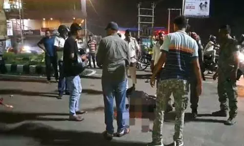 Dhanbad: ट्रक और बाइक की टक्कर , एक की मौत एक गंभीर Dhanbad: ट्रक और बाइक की टक्कर , एक की मौत एक गंभीर