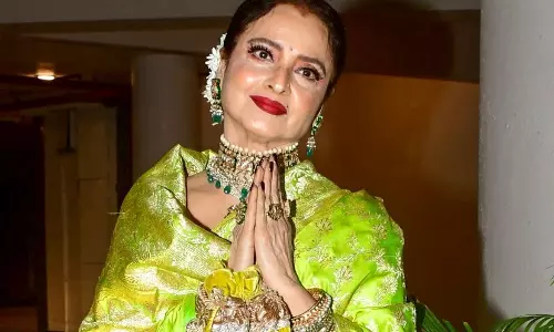 शबाना आजमी के जश्न में रेखा, माधुरी और विद्या की सजीव परफॉर्मेंस शबाना आजमी के जश्न में रेखा, माधुरी और विद्या की सजीव परफॉर्मेंस