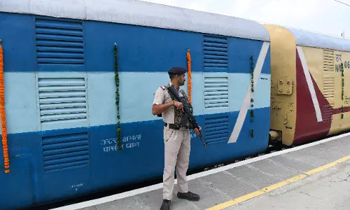 J&K राष्ट्रीय राजमार्ग बाधित: कटरा-बनिहाल के बीच 15 दिनों के लिए विशेष ट्रेन सेवा J&K राष्ट्रीय राजमार्ग बाधित: कटरा-बनिहाल के बीच 15 दिनों के लिए विशेष ट्रेन सेवा