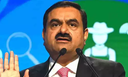 हिंडनबर्ग जांच में Sebi की क्लीन चिट के बाद अडानी समूह के शेयरों में उछाल हिंडनबर्ग जांच में Sebi की क्लीन चिट के बाद अडानी समूह के शेयरों में उछाल