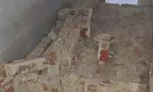 स्कूल निर्माण के दौरान बड़ा हादसा, पोर्च की छत ढहने से 10 मजदूर घायल स्कूल निर्माण के दौरान बड़ा हादसा, पोर्च की छत ढहने से 10 मजदूर घायल