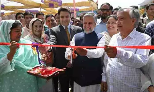 सांसद मियां अल्ताफ ने KVK Kulgam में मेगा किसान मेले का उद्घाटन किया सांसद मियां अल्ताफ ने KVK Kulgam में मेगा किसान मेले का उद्घाटन किया