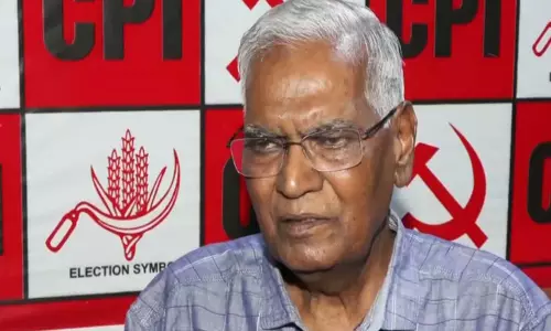 D Raja ने राहुल गांधी के वोट चोरी आरोप पर चुनाव आयोग की विश्वसनीयता पर सवाल उठाया D Raja ने राहुल गांधी के वोट चोरी आरोप पर चुनाव आयोग की विश्वसनीयता पर सवाल उठाया