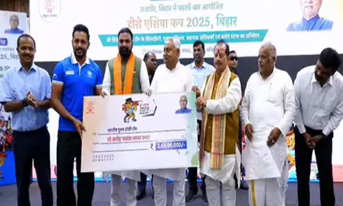 एशिया कप का खिताब जीतने वाली भारतीय हॉकी टीम को बिहार के मुख्यमंत्री नीतिश कुमार ने किया सम्मानित एशिया कप का खिताब जीतने वाली भारतीय हॉकी टीम को बिहार के मुख्यमंत्री नीतिश कुमार ने किया सम्मानित