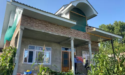 जम्मू-कश्मीर: पुलिस ने NDPS अधिनियम के तहत हंदवाड़ा में ड्रग तस्कर की संपत्ति कुर्क की जम्मू-कश्मीर: पुलिस ने NDPS अधिनियम के तहत हंदवाड़ा में ड्रग तस्कर की संपत्ति कुर्क की