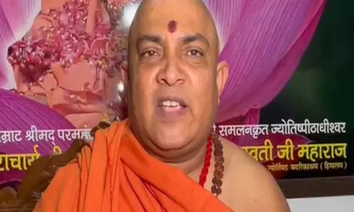 रामलीला में पूनम पांडे के मंदोदरी किरदार पर विवाद, संत समाज ने जताई नाराजगी रामलीला में पूनम पांडे के मंदोदरी किरदार पर विवाद, संत समाज ने जताई नाराजगी