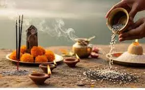 Sarva Pitra Amavasya 2025: सर्व पितृ अमावस्या पर कैसे करें पिंडदान और तर्पण, जानें पूरी विधि Sarva Pitra Amavasya 2025: सर्व पितृ अमावस्या पर कैसे करें पिंडदान और तर्पण, जानें पूरी विधि