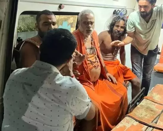 4 साधुओं की मौत, बोलेरो का टायर फटने से हुआ बड़ा हादसा 4 साधुओं की मौत, बोलेरो का टायर फटने से हुआ बड़ा हादसा