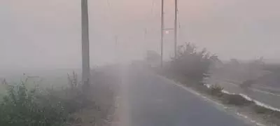 ठंड की दस्तक शुरू, सुबह कोहरे ही कोहरे ठंड की दस्तक शुरू, सुबह कोहरे ही कोहरे