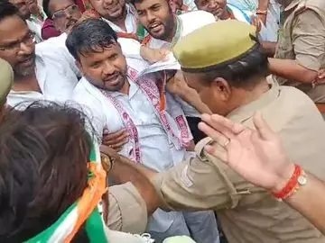 Mathura: ज्ञापन न मिलने से कांग्रेस कार्यकर्ताओं का विरोध Mathura: ज्ञापन न मिलने से कांग्रेस कार्यकर्ताओं का विरोध