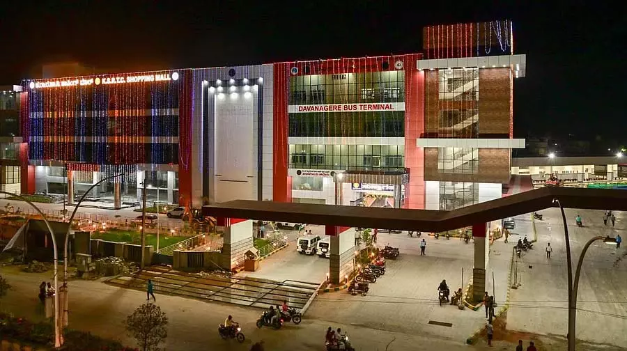 Karnataka : कई निविदाओं के बावजूद दावणगेरे बस स्टैंड मॉल खाली पड़ा है Karnataka : कई निविदाओं के बावजूद दावणगेरे बस स्टैंड मॉल खाली पड़ा है