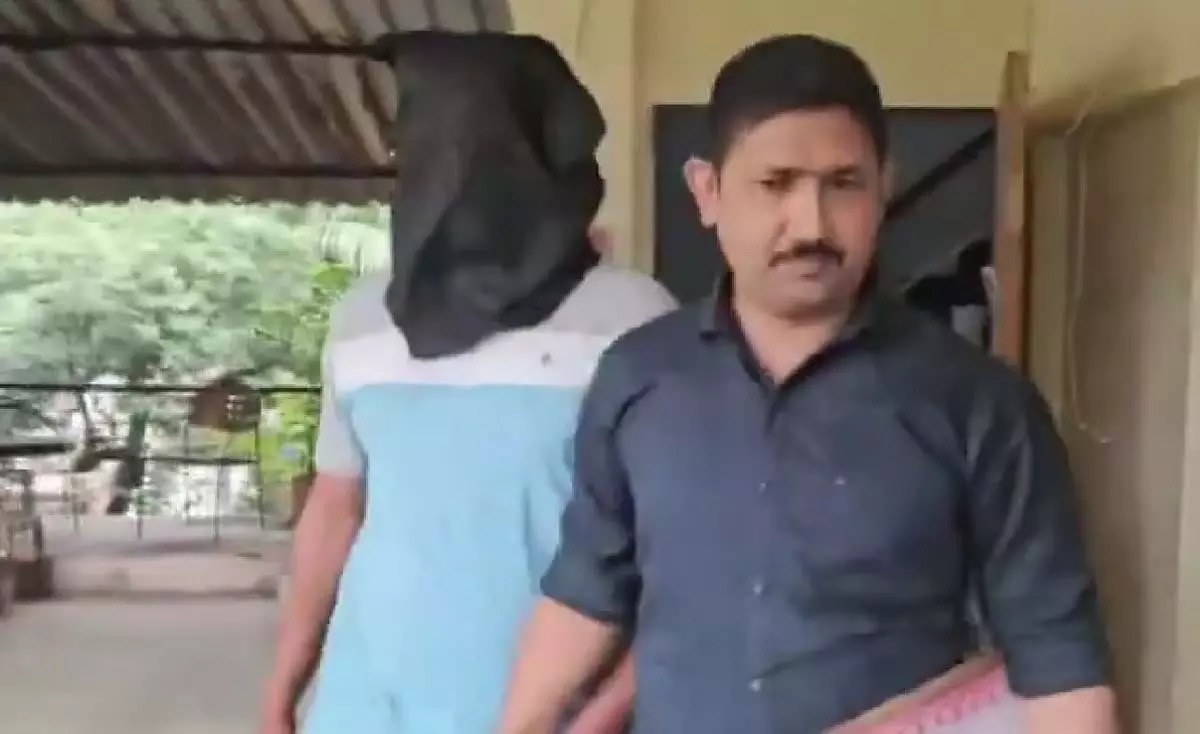 पूजा खेडकर के पिता के ड्राइवर को नवी मुंबई पुलिस ने रोड रेज की घटना में गिरफ्तार किया पूजा खेडकर के पिता के ड्राइवर को नवी मुंबई पुलिस ने रोड रेज की घटना में गिरफ्तार किया