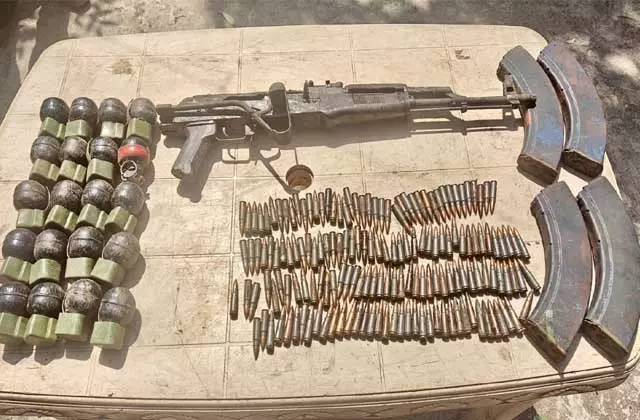 Jammu-Kashmir: आतंकी हमले की साजिश नाकाम, भारी मात्रा में गोला-बारूद बरामद Jammu-Kashmir: आतंकी हमले की साजिश नाकाम, भारी मात्रा में गोला-बारूद बरामद