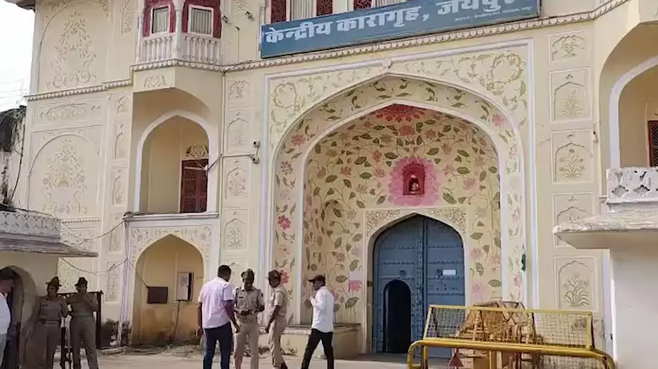 सेंट्रल जेल में कैदियों के फरार होने से हड़कंप, गहरी नींद में थे जेल प्रहरी सेंट्रल जेल में कैदियों के फरार होने से हड़कंप, गहरी नींद में थे जेल प्रहरी