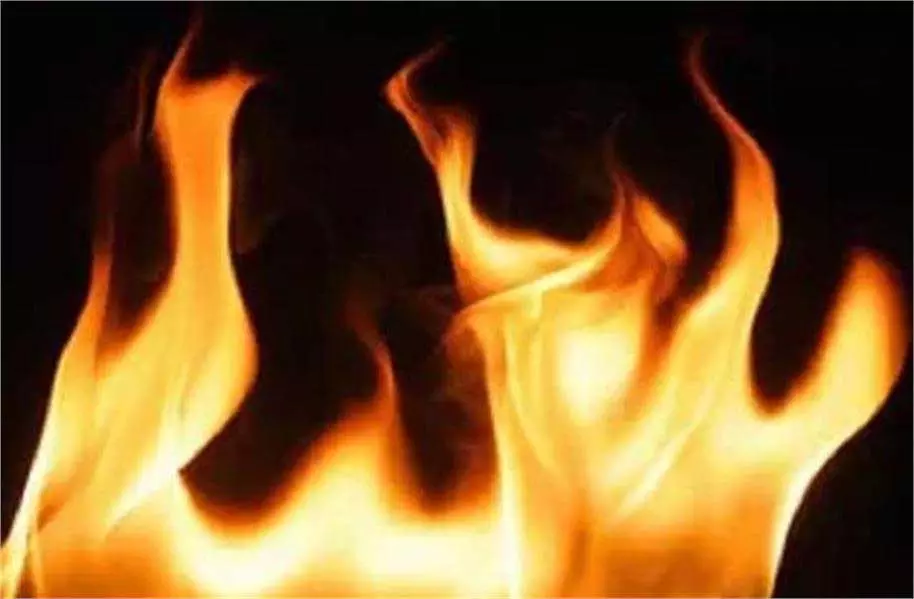 Punjab: कंबल के गोदाम में भीषण आग लगने से लाखों का नुकसान Punjab: कंबल के गोदाम में भीषण आग लगने से लाखों का नुकसान