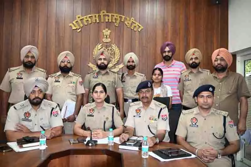Khanna Police ने बड़े पोंजी घोटाले का पर्दाफाश किया, 7 महीने में 122 करोड़ रुपये का लेनदेन, 4 गिरफ्तार Khanna Police ने बड़े पोंजी घोटाले का पर्दाफाश किया, 7 महीने में 122 करोड़ रुपये का लेनदेन, 4 गिरफ्तार
