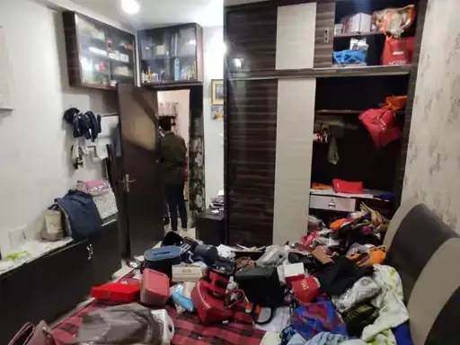 बैंक अधिकारी और डॉक्टर के घर चोरी, मोहल्ले में दहशत का माहौल बैंक अधिकारी और डॉक्टर के घर चोरी, मोहल्ले में दहशत का माहौल