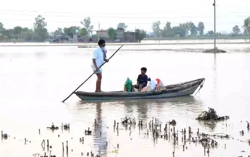 केंद्र ने Punjab में बाढ़ से हुए नुकसान पर रिपोर्ट मांगी केंद्र ने Punjab में बाढ़ से हुए नुकसान पर रिपोर्ट मांगी