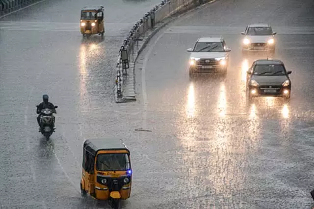 Tamil Nadu : आज किन जिलों में भारी बारिश होने की संभावना है? Tamil Nadu : आज किन जिलों में भारी बारिश होने की संभावना है?