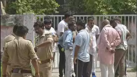 Bareilly: दिशा पटानी के घर पर फायरिंग, 6 आरोपी पकड़े गए Bareilly: दिशा पटानी के घर पर फायरिंग, 6 आरोपी पकड़े गए