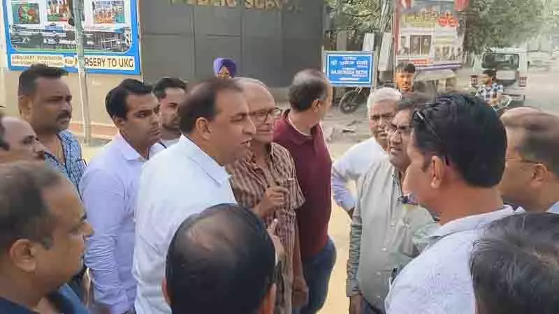 डॉ. अंबेडकर चौक से वर्कशॉप चौक तक की सड़कें जल्द ही ठीक कर दी जाएंगी: AAP leader डॉ. अंबेडकर चौक से वर्कशॉप चौक तक की सड़कें जल्द ही ठीक कर दी जाएंगी: AAP leader