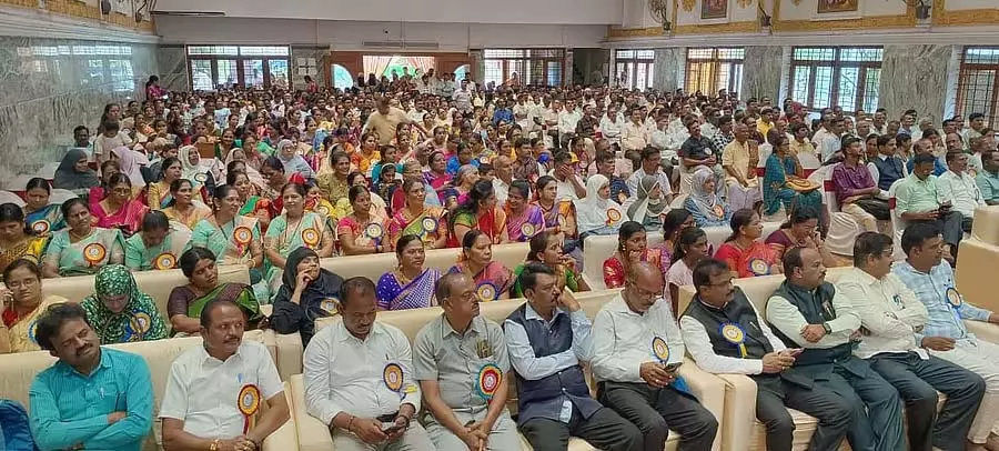 खेल स्कूल और 2 स्मार्ट स्कूलों के निर्माण का वादा: MLA Gaviyappa खेल स्कूल और 2 स्मार्ट स्कूलों के निर्माण का वादा: MLA Gaviyappa