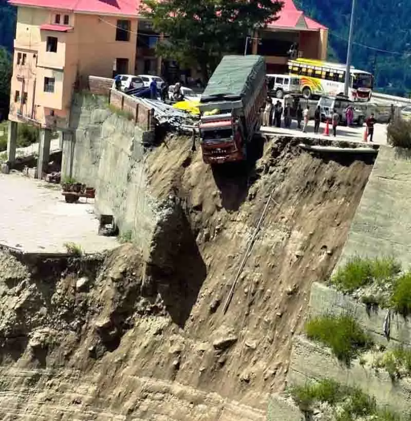 हिमाचल आपदा प्रबंधन के लिए तकनीक और कृत्रिम बुद्धिमत्ता के साथ SDRF को मजबूत करेगा हिमाचल आपदा प्रबंधन के लिए तकनीक और कृत्रिम बुद्धिमत्ता के साथ SDRF को मजबूत करेगा