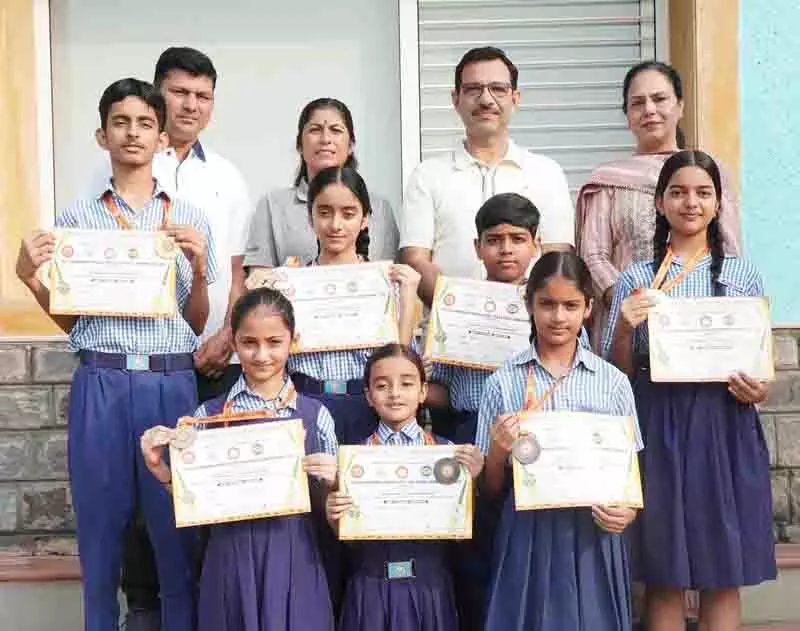 Himachal: पदकों की भरमार, दून वैली के छात्रों ने राज्य स्तरीय योग प्रतियोगिता में अपना दबदबा बनाया Himachal: पदकों की भरमार, दून वैली के छात्रों ने राज्य स्तरीय योग प्रतियोगिता में अपना दबदबा बनाया