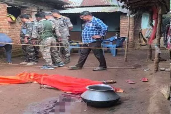 Dumka में दो महिलाओं की निर्मम हत्या, पुलिस ने शुरू की जांच Dumka में दो महिलाओं की निर्मम हत्या, पुलिस ने शुरू की जांच