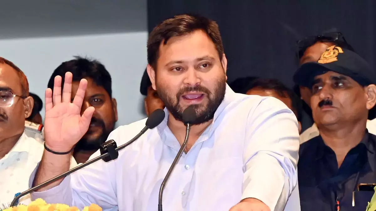 Patna: बिना CM फेस के चुनाव नहीं, तेजस्वी ने दिया संकेत Patna: बिना CM फेस के चुनाव नहीं, तेजस्वी ने दिया संकेत