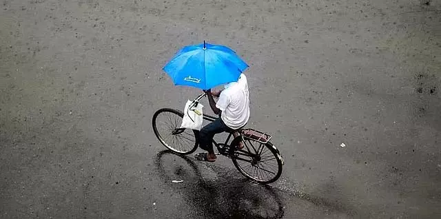 लातूर में भारी बारिश: 40 घंटे बाद 5 लोगों के शव बरामद लातूर में भारी बारिश: 40 घंटे बाद 5 लोगों के शव बरामद