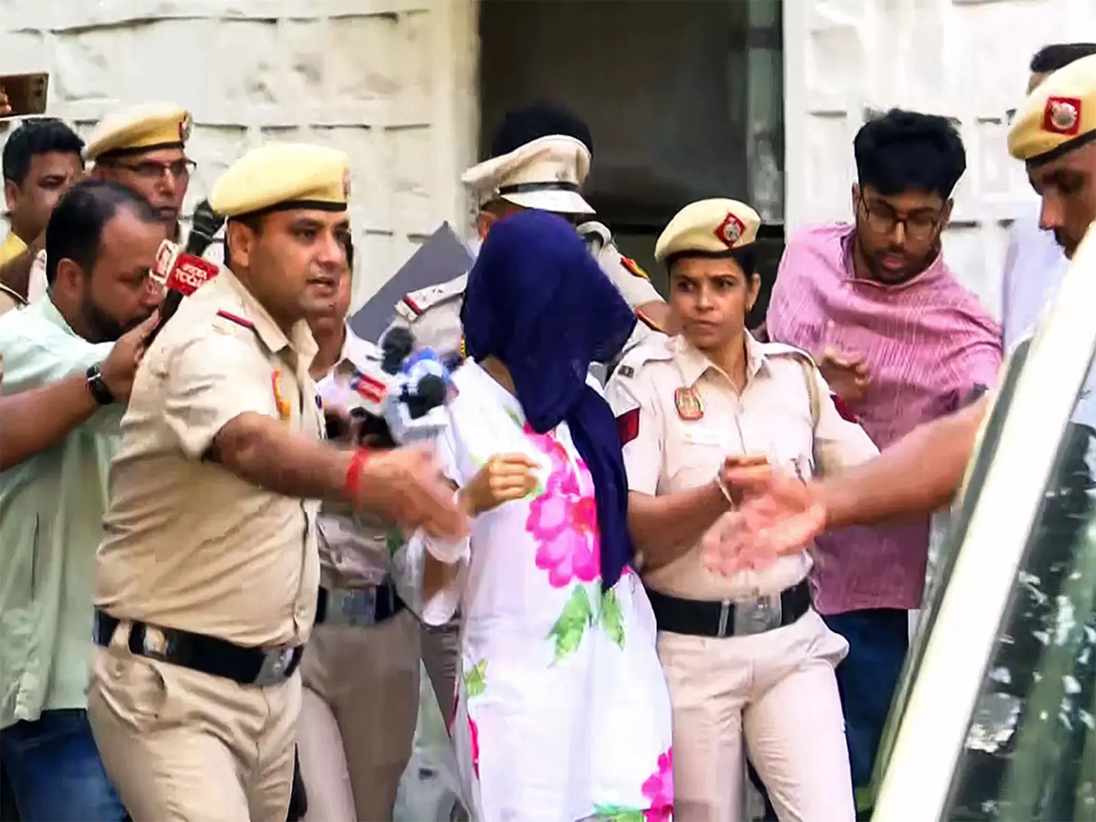 BMW दुर्घटना मामला: दिल्ली पुलिस ने गगनप्रीत कौर की जमानत याचिका पर बहस के लिए समय मांगा BMW दुर्घटना मामला: दिल्ली पुलिस ने गगनप्रीत कौर की जमानत याचिका पर बहस के लिए समय मांगा