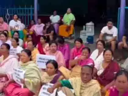 Manipur: हमलावरों की तलाश तेज, कार रोकी गई, विरोध प्रदर्शन Manipur: हमलावरों की तलाश तेज, कार रोकी गई, विरोध प्रदर्शन