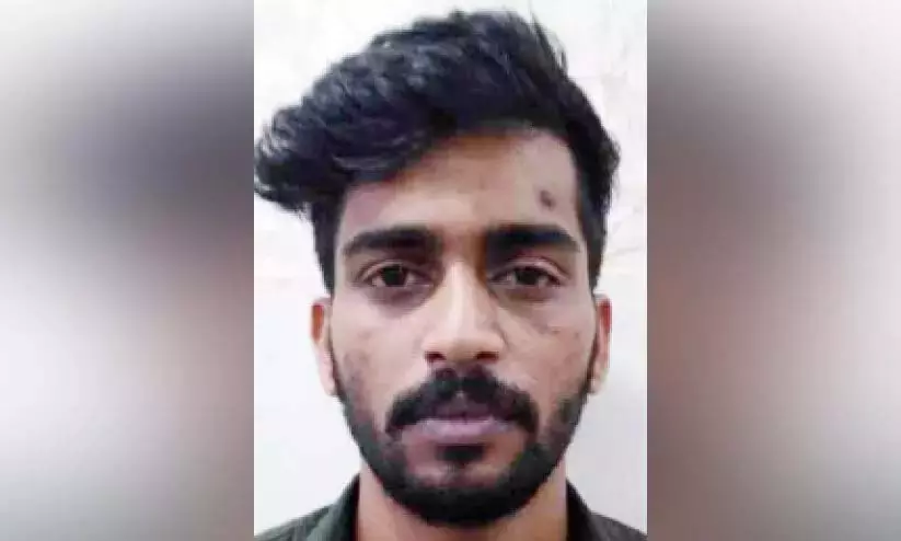 Kerala : शादी का झांसा देकर 40 लाख की ठगी करने वाला युवक गिरफ्तार Kerala : शादी का झांसा देकर 40 लाख की ठगी करने वाला युवक गिरफ्तार