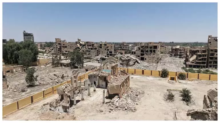 Deir al-Zour: सीरिया का सबसे बर्बाद शहर और पुनर्निर्माण के प्रयास Deir al-Zour: सीरिया का सबसे बर्बाद शहर और पुनर्निर्माण के प्रयास