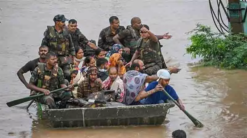 Himachal CM ने लोगों की जान बचाने के लिए भारतीय सेना और कांगड़ा प्रशासन की सराहना की Himachal CM ने लोगों की जान बचाने के लिए भारतीय सेना और कांगड़ा प्रशासन की सराहना की