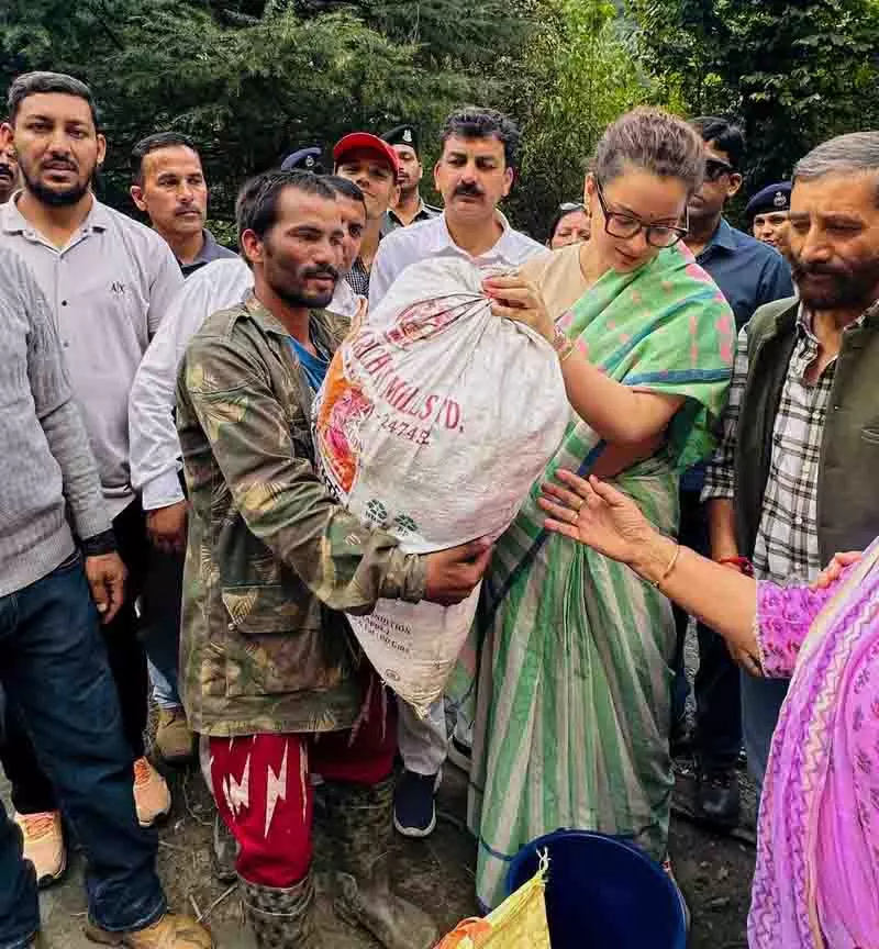 Kangana Ranaut ने राहत वितरण में पक्षपात का आरोप लगाया Kangana Ranaut ने राहत वितरण में पक्षपात का आरोप लगाया