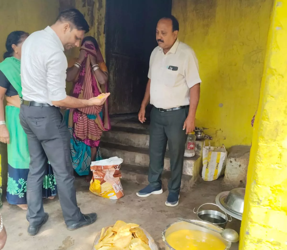 प्राचार्य, लिपिक सहित 12 टीचरों को नोटिस जारी, जिला शिक्षा अधिकारी ने कई स्कूलों में दी दबिश प्राचार्य, लिपिक सहित 12 टीचरों को नोटिस जारी, जिला शिक्षा अधिकारी ने कई स्कूलों में दी दबिश