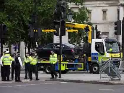UK: बर्मिंघम में नाइट क्लब में गोलीबारी के बाद चार गिरफ्तार UK: बर्मिंघम में नाइट क्लब में गोलीबारी के बाद चार गिरफ्तार