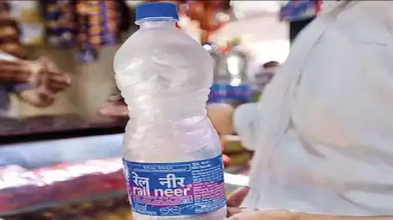 GST में कटौती के बाद रेलवे ने रेल नीर की कीमतें घटाईं GST में कटौती के बाद रेलवे ने रेल नीर की कीमतें घटाईं