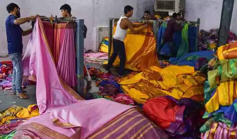 Hyderabad: कांग्रेस शासन में दूसरे साल भी मुफ्त बतुकम्मा साड़ियां नहीं Hyderabad: कांग्रेस शासन में दूसरे साल भी मुफ्त बतुकम्मा साड़ियां नहीं
