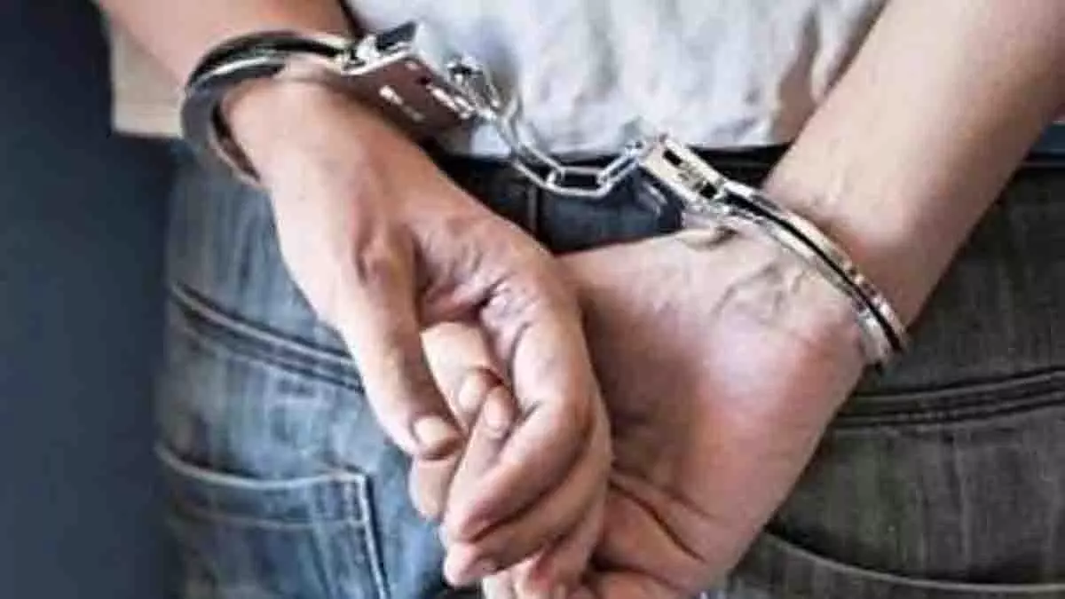 Navi Mumbai: जबरन शादी के लिए मामा-ससुर ने 17 साल की लड़की की हत्या की Navi Mumbai: जबरन शादी के लिए मामा-ससुर ने 17 साल की लड़की की हत्या की