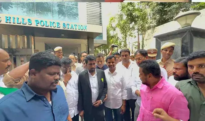 ताड़ के पत्तों का डर... गदरी किशोर की सीएम रमेश को चेतावनी ताड़ के पत्तों का डर... गदरी किशोर की सीएम रमेश को चेतावनी