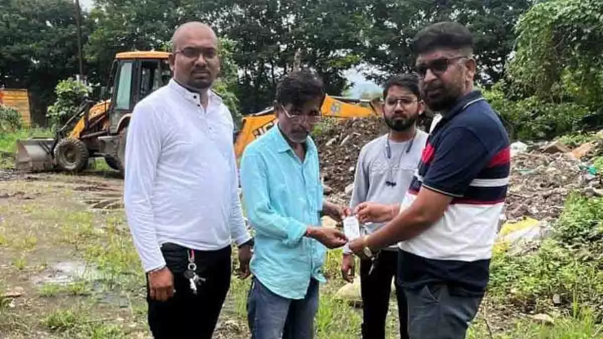 स्वच्छ भारत अभियान के तहत रोडपाली में मलबा डालने पर चालान कटा स्वच्छ भारत अभियान के तहत रोडपाली में मलबा डालने पर चालान कटा