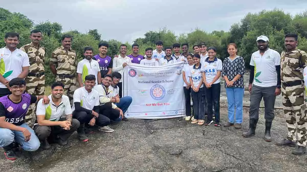 NSS की पर्यावरण पहल, नेरुल के करावे जेट्टी पर मैंग्रोव की सफाई की NSS की पर्यावरण पहल, नेरुल के करावे जेट्टी पर मैंग्रोव की सफाई की